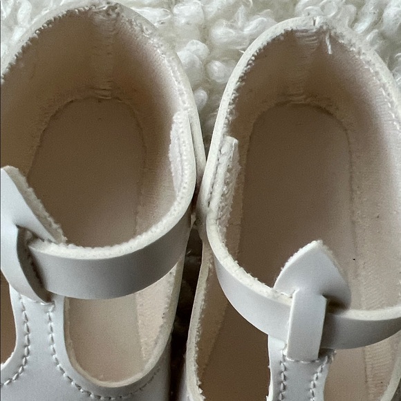 Vintage White Baby Shoes with Cutout Design - Picture 11 of 16